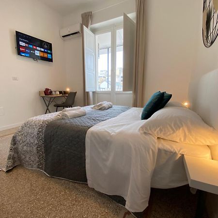 Conte Cavour Apartment Bari Exterior photo